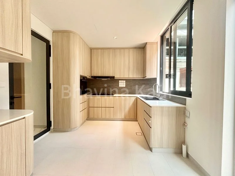 4+1 Bed Semi-Detached House (Landed) for Rent in  Whitley Road - Image 2