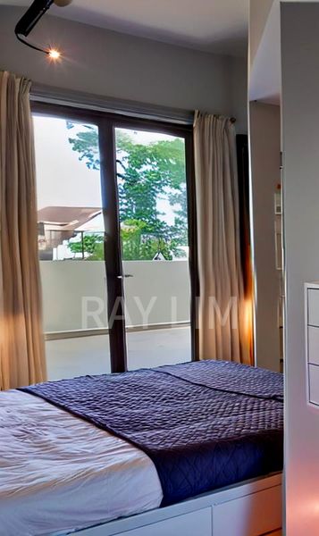 4 Bed Condo for Rent in  Holland Grove Road - Image 12