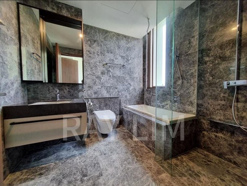 4 Bed Condo for Rent in  Holland Grove Road - Image 4