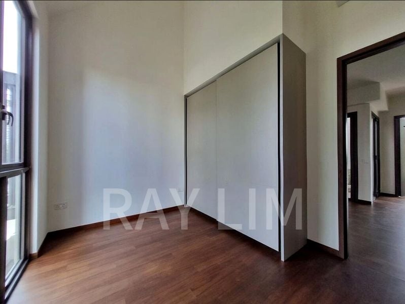 4 Bed Condo for Rent in  Holland Grove Road - Image 6