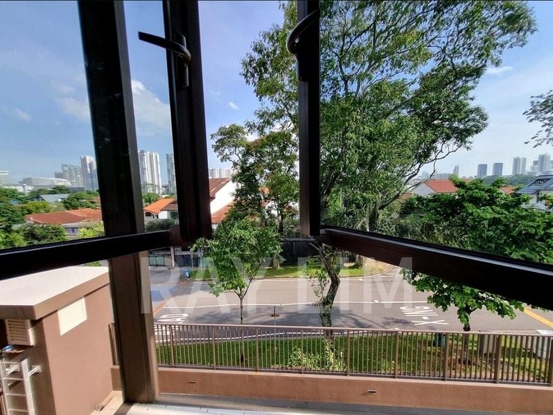 4 Bed Condo for Rent in  Holland Grove Road - Image 5