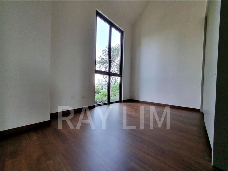 4 Bed Condo for Rent in  Holland Grove Road - Image 7