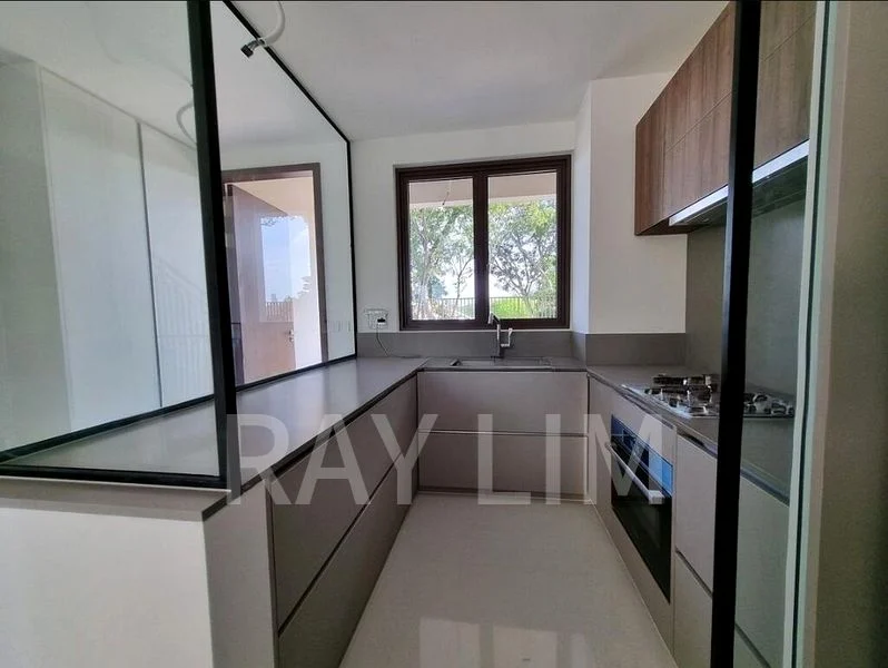 4 Bed Condo for Rent in  Holland Grove Road - Image 14