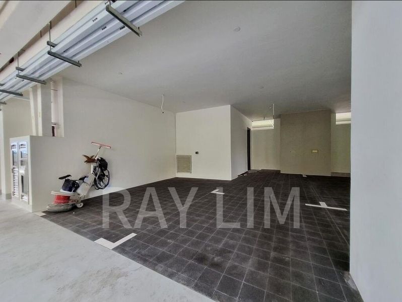 4 Bed Condo for Rent in  Holland Grove Road - Image 2