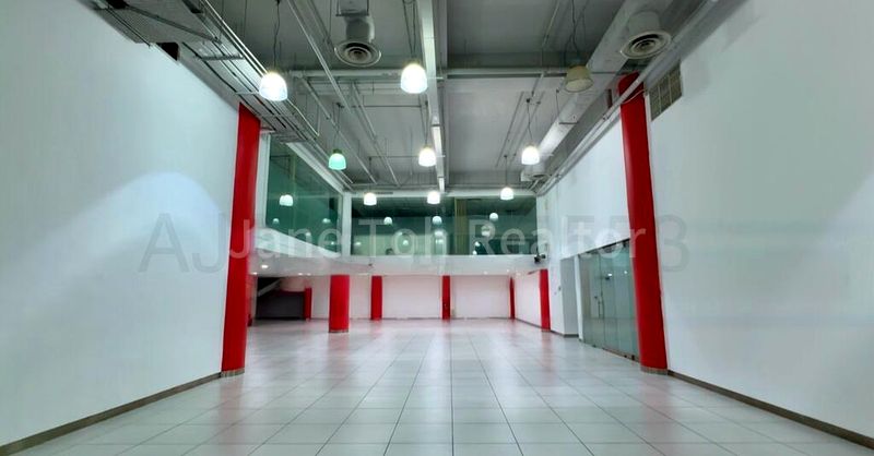 Light Industrial (B1) for Rent: Car Warehouse, Office, and Automotive-Related Shop in Toa Payoh - Image 4