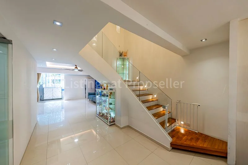 Maisonette HDB for Sale in 407 Hougang Avenue 10 - Image 2