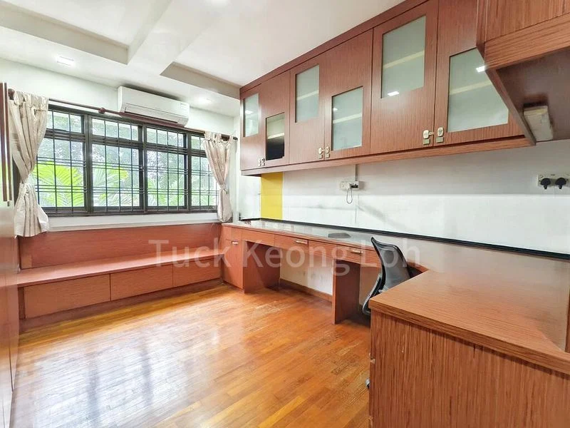 5 Room (5I) HDB for Sale in 425 Canberra Road - Image 3