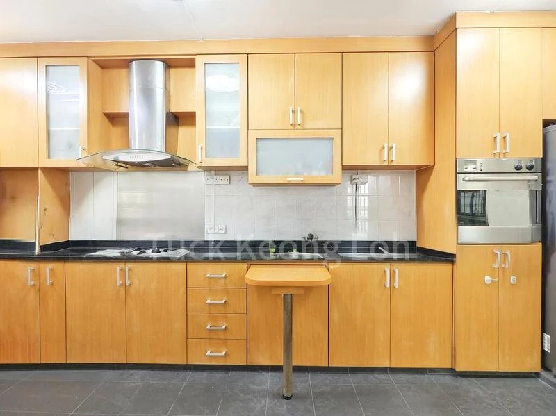 5 Room (5I) HDB for Sale in 425 Canberra Road - Image 2