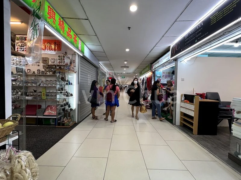 Mall Shop for Sale in Lucky Plaza - Image 5