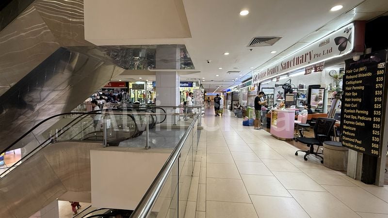 Mall Shop for Sale in Lucky Plaza - Image 6
