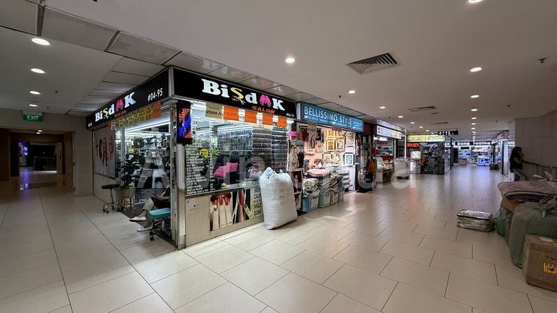 Mall Shop for Sale in Lucky Plaza - Image 10