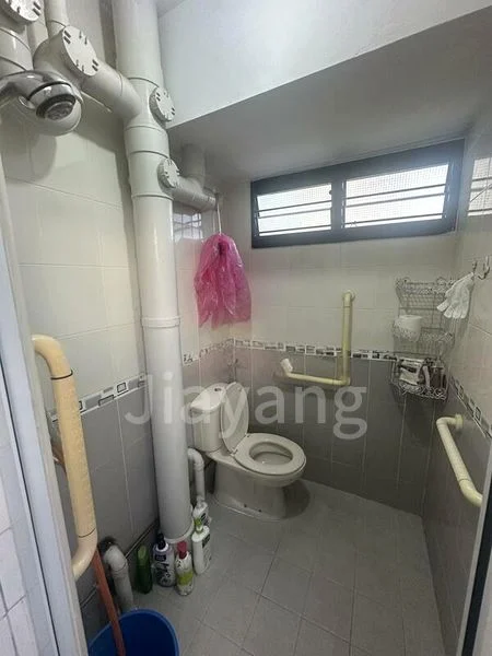 Common Room (HDB) for Rent in  209 Ang Mo Kio Avenue 3 - Image 1