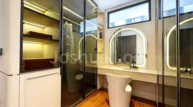 5 Bed Semi-Detached House (Landed) for Sale around  Jalan Loyang Besar - Image 4