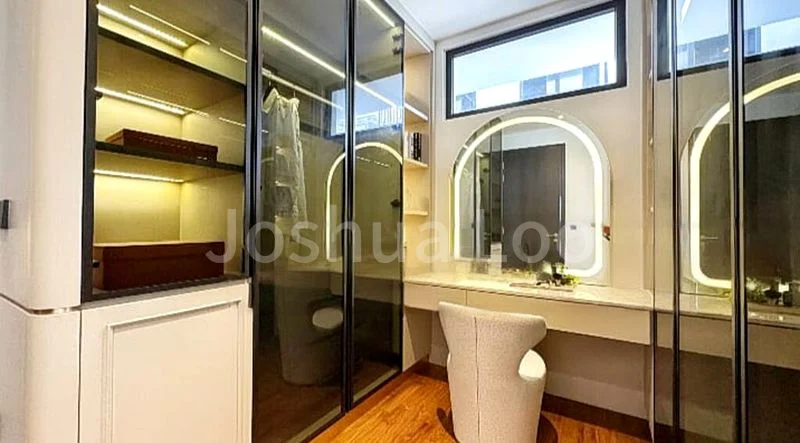 5 Bed Semi-Detached House (Landed) for Sale around  Jalan Loyang Besar - Image 9