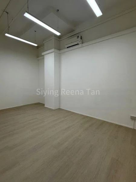 Light Industrial (B1) for Rent: Woodlands Loop - Image 1