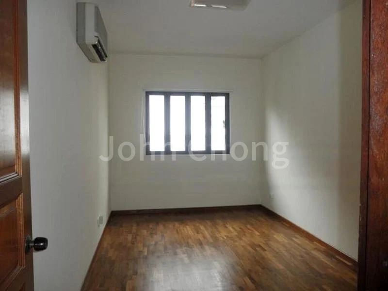 4 Bed Terraced House (Landed) for Sale in Woodgrove Estate - Image 9
