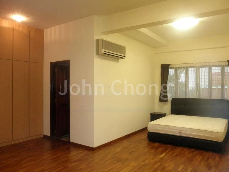 4 Bed Terraced House (Landed) for Sale in Woodgrove Estate - Image 2