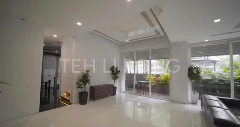 5 Bed Corner Terrace (Landed) for Sale in  Jalan Elok - Image 1