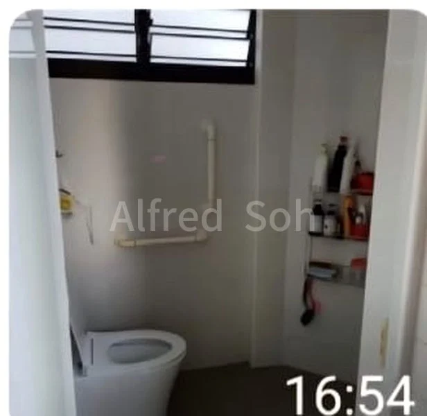 Common Room (HDB) for Rent in  308 Jurong East Street 32 - Image 3