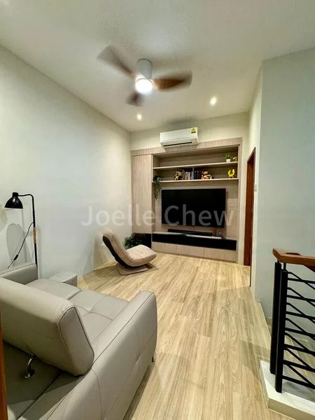 4 Bed Terraced House (Landed) for Sale in  Clover Park - Image 6