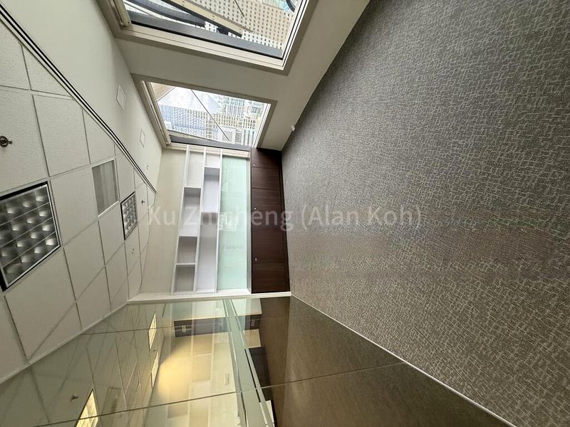 Office for Rent: Centennial Tower - Image 4