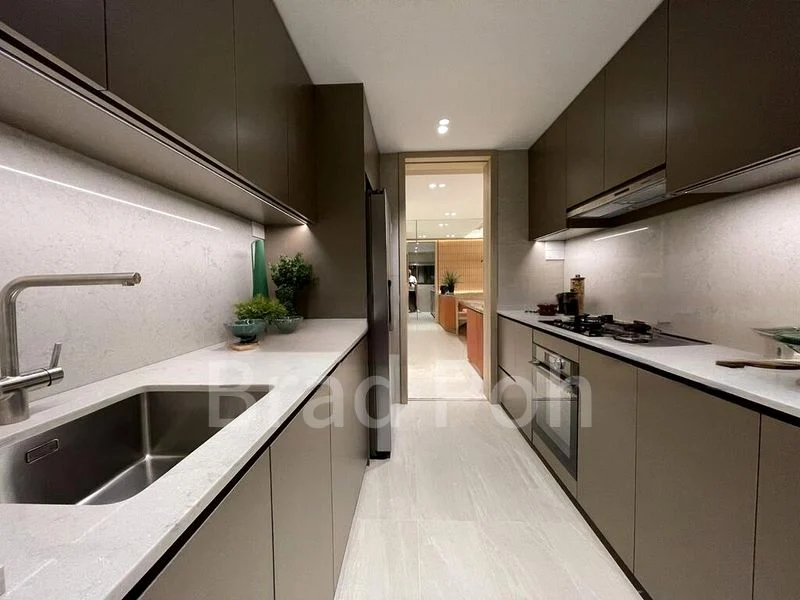 3 Bed Condo for Sale in Pinetree Hill - Image 2