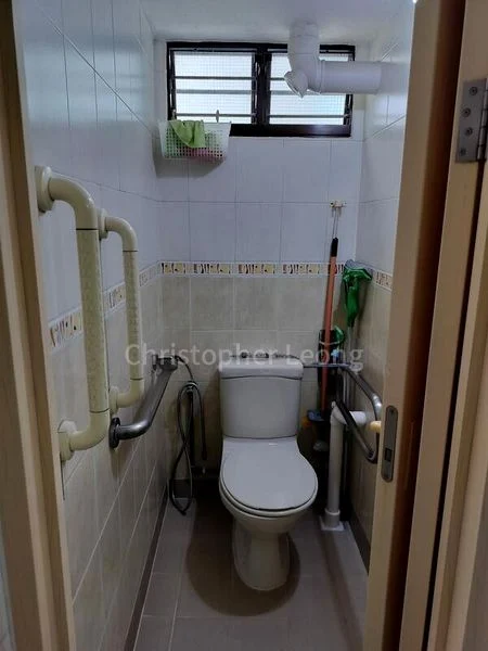 4 Room (4I) HDB for Sale in 45 Marine Crescent - Image 1