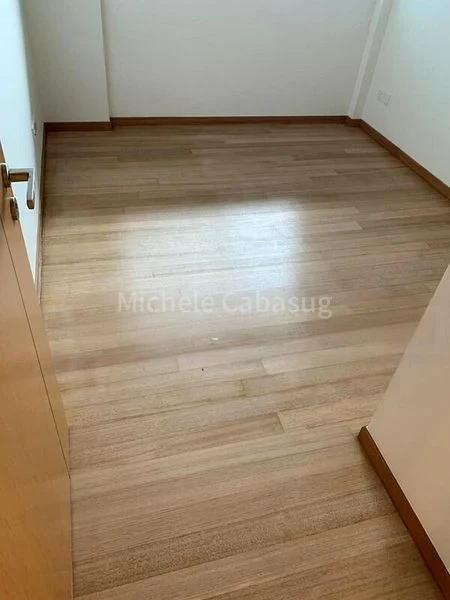 4 Bed Condo for Rent in  Marina Bay Residences - Image 8