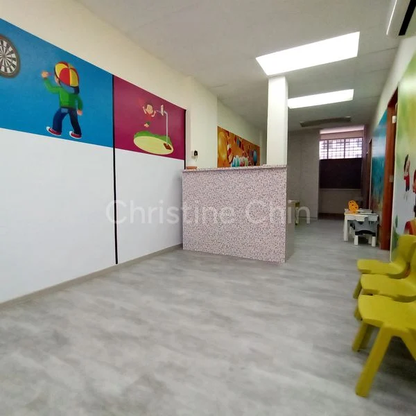 Shop / Shophouse for Rent: 31 Holland Close - Image 2