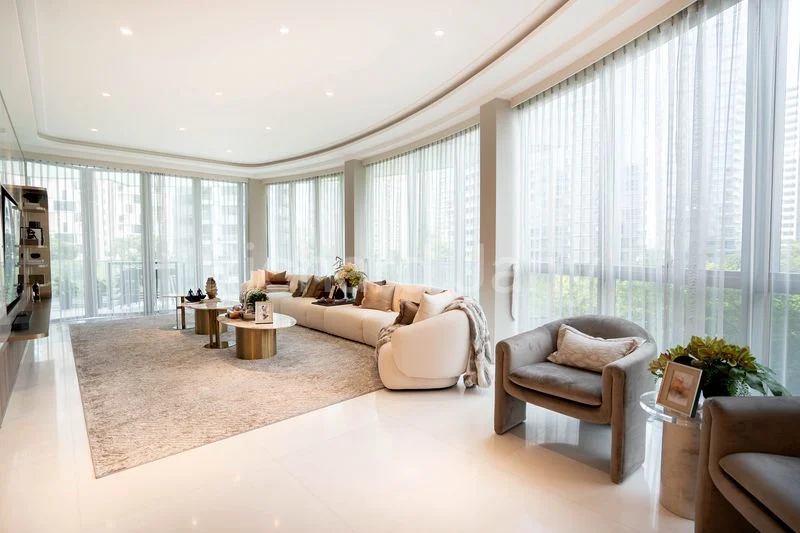 4+1 Bed Condo for Sale in  Cliveden At Grange - Image 2