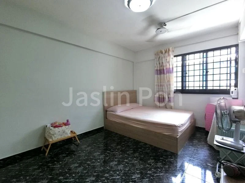4 Room (4NG) HDB for Sale in  108 Woodlands Street 13 - Image 4