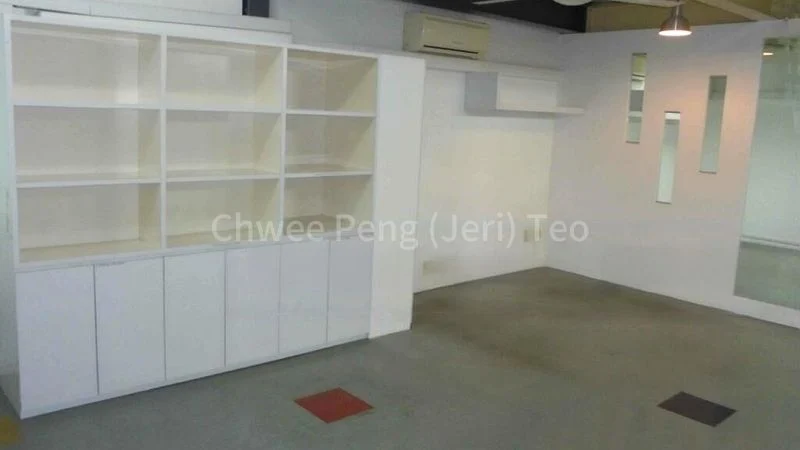Light Industrial (B1) for Rent: Frontier - 1,200 Sq Ft Shop, Street 12, Al Quoz - Image 8