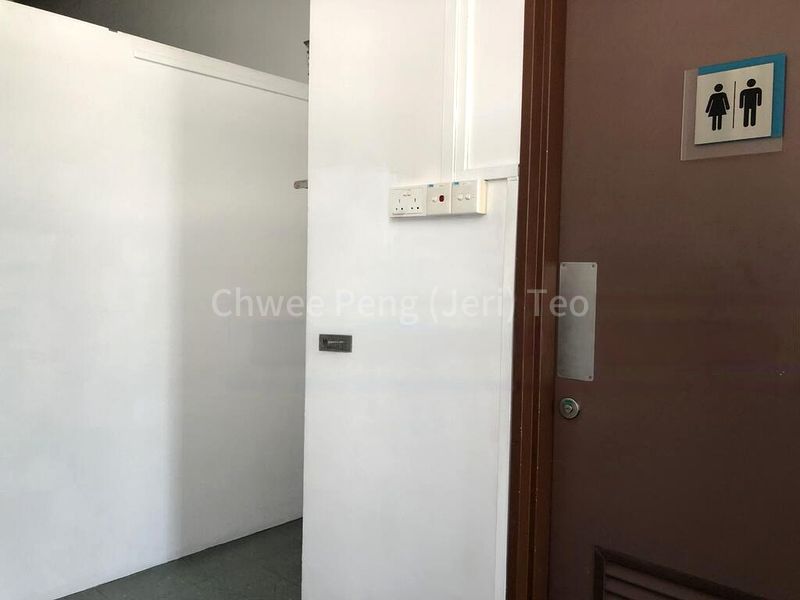 Light Industrial (B1) for Rent: Frontier - 1,200 Sq Ft Shop, Street 12, Al Quoz - Image 17