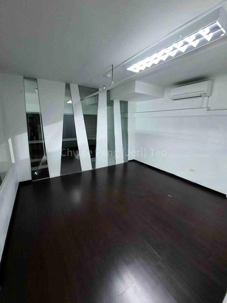 Light Industrial (B1) for Rent: Frontier - 1,200 Sq Ft Shop, Street 12, Al Quoz - Image 6