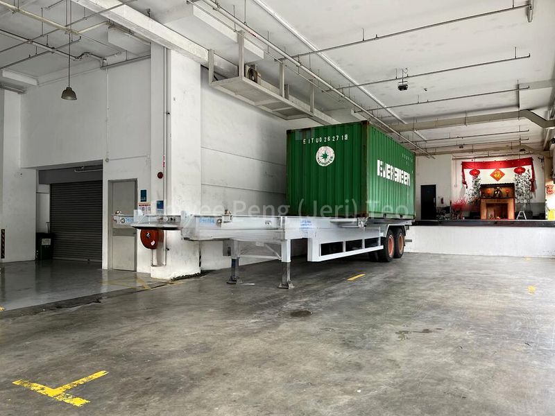 Light Industrial (B1) for Rent: Frontier - 1,200 Sq Ft Shop, Street 12, Al Quoz - Image 2