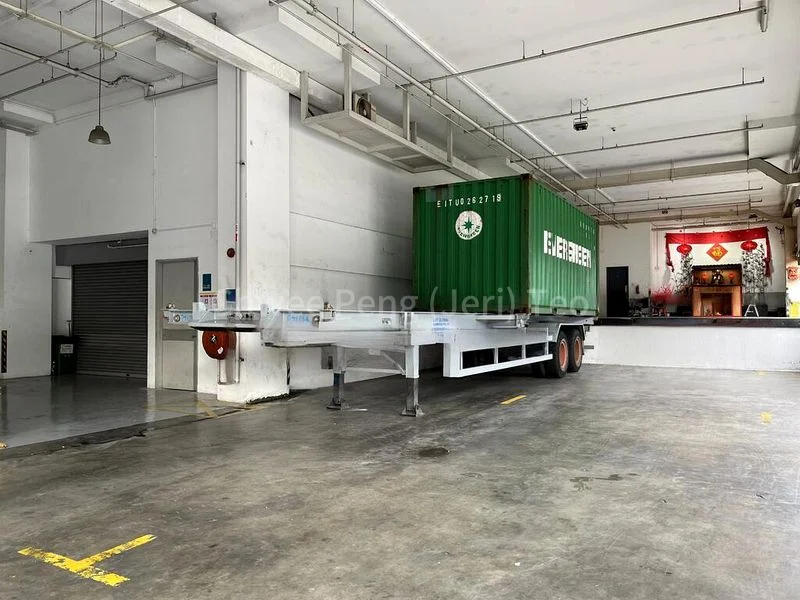 Light Industrial (B1) for Rent: Frontier - 1,200 Sq Ft Shop, Street 12, Al Quoz - Image 2