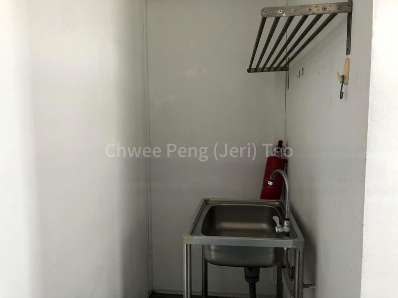 Light Industrial (B1) for Rent: Frontier - 1,200 Sq Ft Shop, Street 12, Al Quoz - Image 16