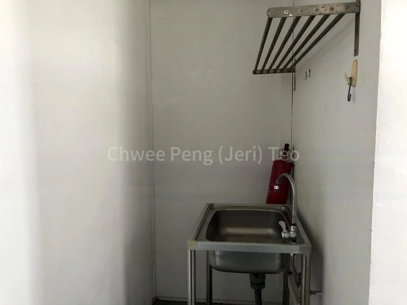 Light Industrial (B1) for Rent: Frontier - 1,200 Sq Ft Shop, Street 12, Al Quoz - Image 15