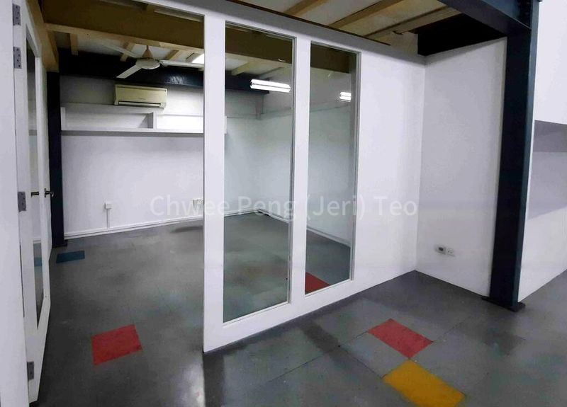 Light Industrial (B1) for Rent: Frontier - 1,200 Sq Ft Shop, Street 12, Al Quoz - Image 4