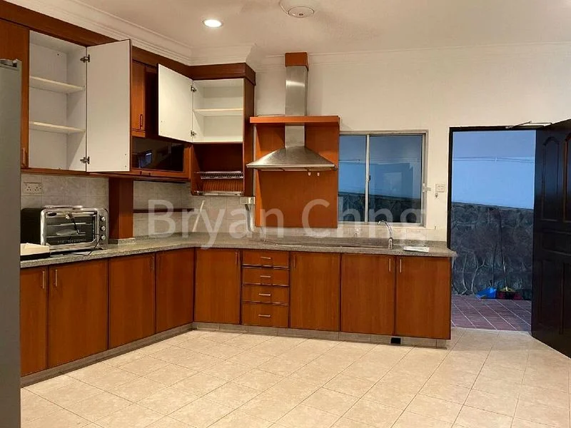 4 Bed Bungalow (Landed) for Sale in Fuyong Estate - Image 1