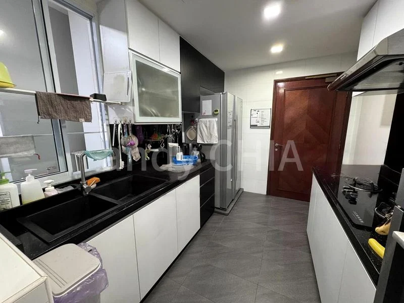 4 Bed Condo for Rent in  Trellis Towers - Image 11