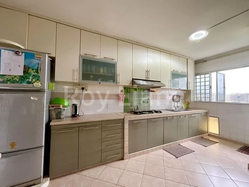 5 Room (5A) HDB for Rent in  450G Tampines Street 42 - Image 8