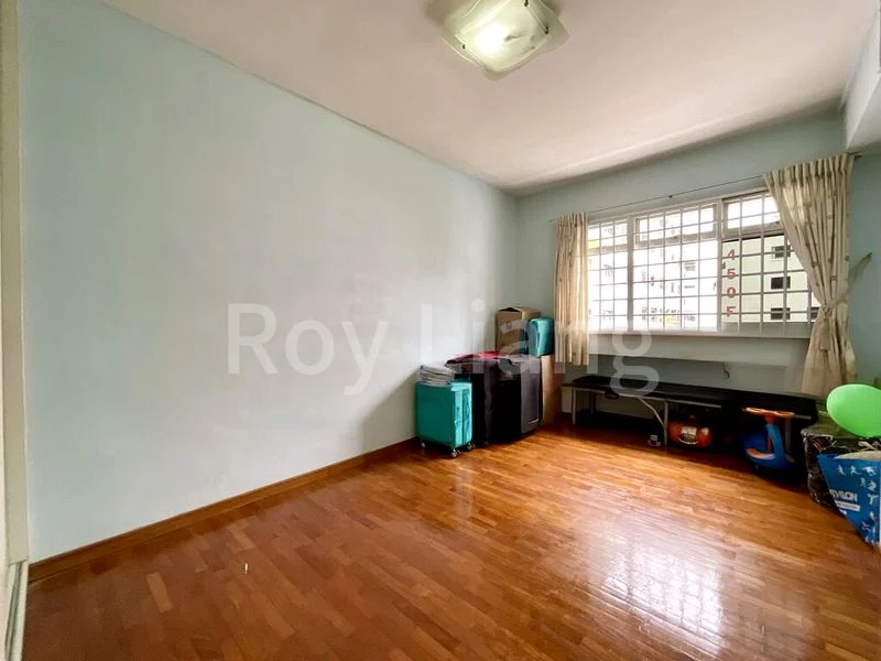 5 Room (5A) HDB for Rent in  450G Tampines Street 42 - Image 2
