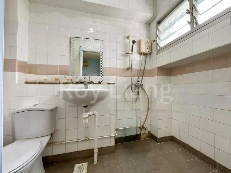 5 Room (5A) HDB for Rent in  450G Tampines Street 42 - Image 3