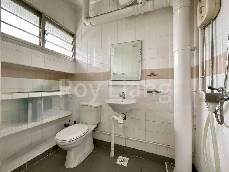 5 Room (5A) HDB for Rent in  450G Tampines Street 42 - Image 5