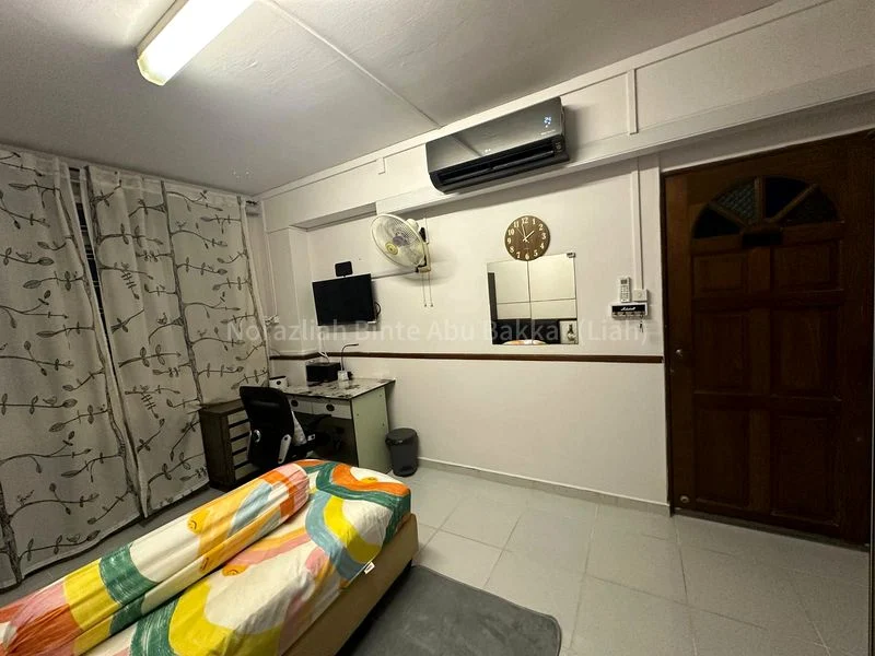 Common Room (HDB) for Rent in  305 Tampines Street 32 - Image 1
