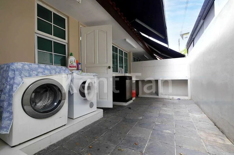 6 Bed Corner Terrace (Landed) for Rent in  Hoover Park - Image 8