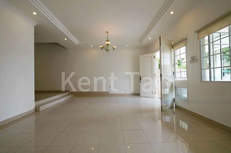 6 Bed Corner Terrace (Landed) for Rent in  Hoover Park - Image 4
