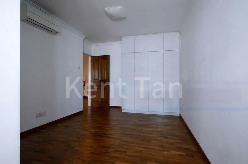 6 Bed Corner Terrace (Landed) for Rent in  Hoover Park - Image 12