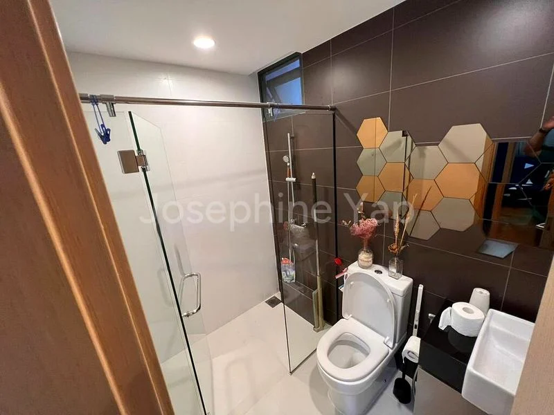 2 Bed Executive Condo for Sale in  Esparina Residences - Image 8